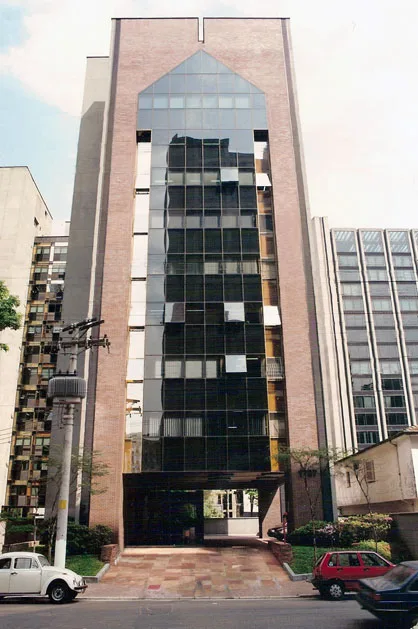 Maria Cecília da Cunha Bueno — Edifício corporativo em Berrini, São Paulo